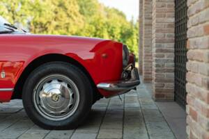 Image 22/50 of Alfa Romeo Giulia 1600 Spider (1964)