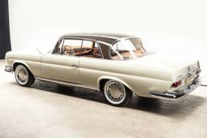 Image 15/54 of Mercedes-Benz 220 SE b (1963)