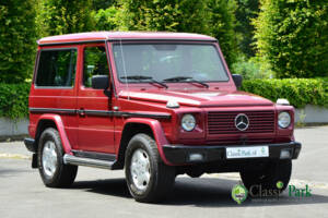 Immagine 7/49 di Mercedes-Benz 230 GE (SWB) (1993)