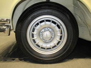 Image 14/17 de Mercedes-Benz 250 SE (1967)