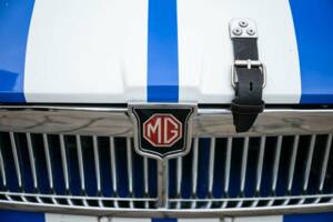 Image 39/45 of MG MGB GT (1964)