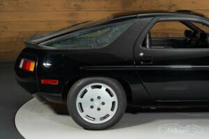 Bild 23/35 von Porsche 928 S (1986)