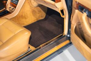 Bild 33/37 von Mercedes-Benz 560 SEC (1990)