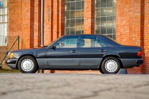 Bild 3/26 von Mercedes-Benz 300 E (1991)