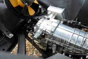 Image 32/50 of De Tomaso Pantera (1972)