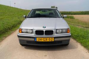 Image 10/40 de BMW 320i (1994)