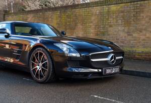 Image 9/26 of Mercedes-Benz SLS AMG (2010)