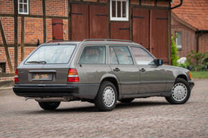 Image 12/66 of Mercedes-Benz 200 TE (1989)