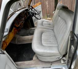 Image 22/50 of Bentley S 3 (1964)