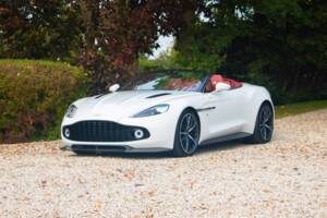 Bild 4/37 von Aston Martin Vanquish Zagato Volante (2017)