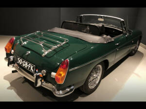 Image 9/40 of MG MGB (1974)