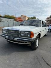 Bild 2/50 von Mercedes-Benz 240 D (1979)