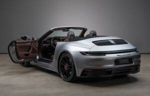 Image 8/31 de Porsche 911 Carrera 4 GTS (2024)