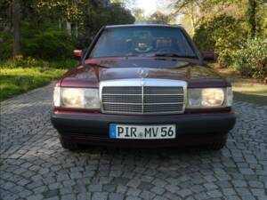 Image 5/137 of Mercedes-Benz 190 E 1.8 Avantgarde &quot;Rosso&quot; (1992)