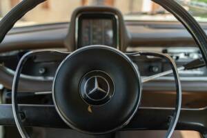 Image 44/50 of Mercedes-Benz 200 (1966)