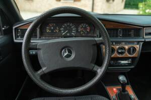 Image 35/50 of Mercedes-Benz 190 E 1.8 (1991)