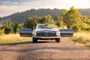 Image 12/79 de Mercedes-Benz 280 SL (1969)