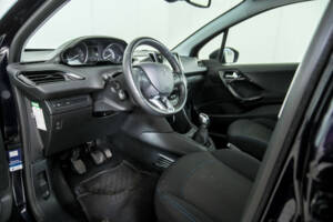 Bild 11/50 von Peugeot 208 1.2 PureTech 82 (2019)