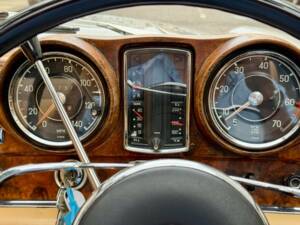 Bild 16/50 von Mercedes-Benz 220 SE b (1966)