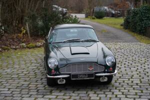 Image 17/22 de Aston Martin DB 6 Mk II (1970)