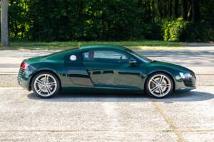 Image 12/33 of Audi R8 (2007)