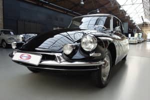Image 2/30 of Citroën DS 19 (1959)