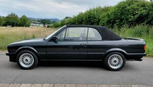 Immagine 3/53 di BMW 320i (1989)