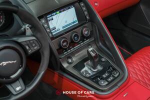 Afbeelding 22/25 van Jaguar F-Type SVR (2017)