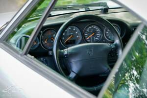 Image 40/63 of Porsche 911 Carrera (1996)