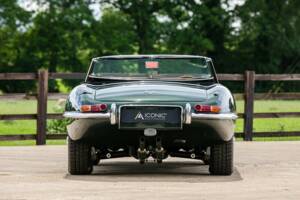 Image 7/36 de Jaguar E-Type (1967)