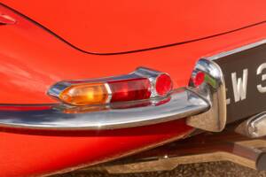 Image 28/50 de Jaguar E-Type (1967)