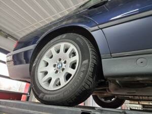 Image 26/58 of BMW 750i (1997)