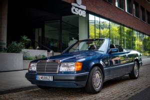 Obraz 38/50 pojazdu Mercedes-Benz 300 CE-24 (1992)
