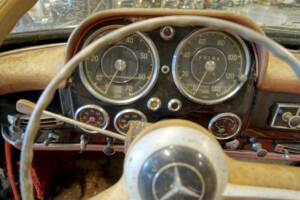Image 13/36 of Mercedes-Benz 190 SL (1959)