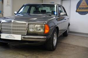 Image 8/36 de Mercedes-Benz 280 E (1982)