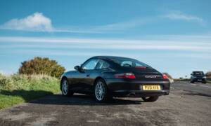 Image 3/50 of Porsche 911 Carrera 4 (2001)