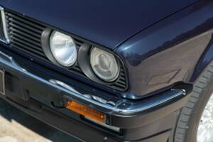 Bild 21/50 von BMW 320i (1989)