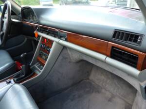 Imagen 14/16 de Mercedes-Benz 300 SE (1987)