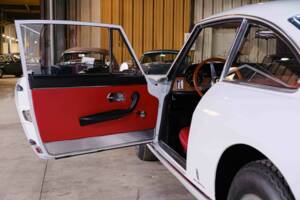 Image 18/36 of Ferrari 330 GT 2+2 (1964)