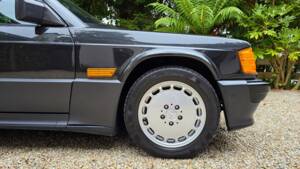 Imagen 15/69 de Mercedes-Benz 190 E 2.3-16 (1985)