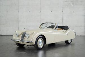 Image 2/50 de Jaguar XK 120 DHC (1953)