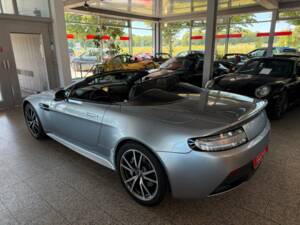 Image 34/43 of Aston Martin V8 Vantage S (2017)