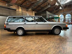 Bild 7/36 von Volvo 240 Polar (1990)