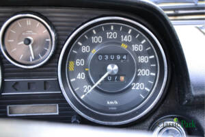 Image 30/50 of Mercedes-Benz 230&#x2F;6 (1973)