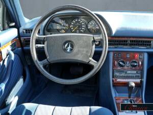 Bild 9/22 von Mercedes-Benz 280 SEL (1984)