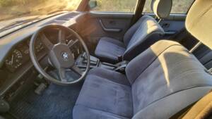 Bild 2/8 von BMW 525i (1982)