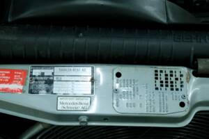Image 27/50 of Mercedes-Benz 500 SEC (1982)