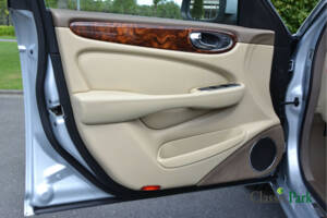 Image 16/46 of Jaguar XJ 8 3.5 (2007)
