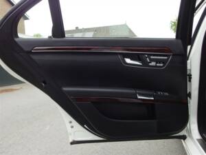 Image 71/99 of Mercedes-Benz S 65 AMG L (2006)