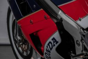 Image 11/29 de Honda VFR 750R RC 30 (1991)